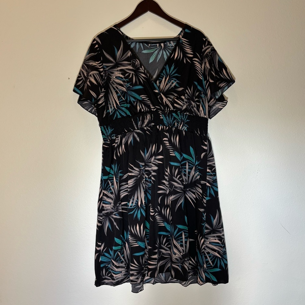 SHEIN Curve Black Tropical Leaf Print Surplice Dress 2XL